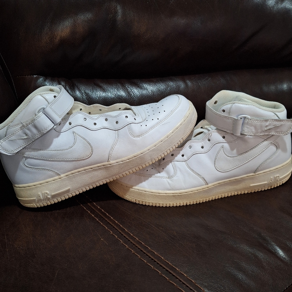 Nike Air Force One mids size 13 needs laces
